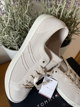 Béžové ultra lehké tenisky Tommy Hilfiger, vel. 40 - 12