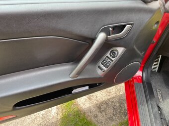Hyundai coupe 2.0 - 12