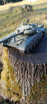 Tank T-72 , 1/16 - 12