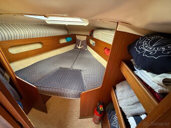 Prodám plachetnici Jeanneau Aquila - 12