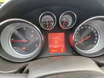 Opel Insignia 2.0 - 12
