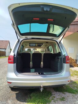 VW Sharan 2.0 TDI (manual) 2011 panorama - 12