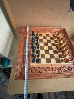 Šachovnice + dřevené šachy - 12