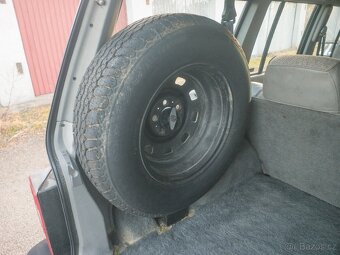 Jeep Cherokee XJ 2.5i 4x4 - 12