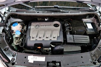 VW Touran 1.6 TDI KLIMA, SERVISKA, 2.MAJ.,TAŽNÉ, ZÁRUKA - 12
