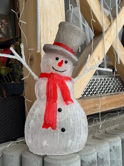 LED akrylový sněhulák – perfektní stav - 12