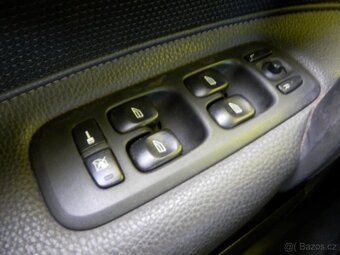 Volvo V70 2.4D5 Automat, Polokůže, Xenon - 12