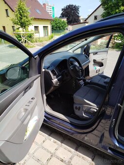 VW Sharan rok 2012, najeto 258.0000 km, STK do 06/27, 7 míst - 12