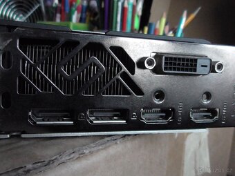 Sapphire Nitro+ Radeon RX 570 8GB GDDR5 - 12