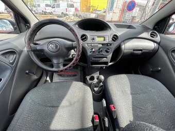Toyota Yaris, 1,0 48kW, SERVISKA - 12