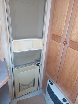 Prodám karavan hobby 495 UL . EL POJEZD,  ODDĚLENÉ POSTELE - 12