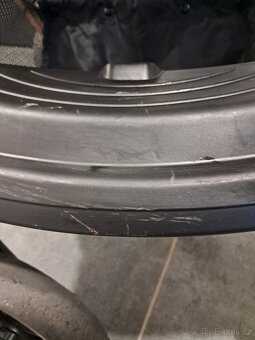 Kočárek MoMi Estelle černý - 12