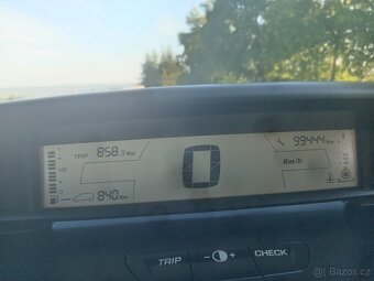 Citroën C4 1.4i 16v - 12