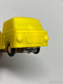 autíčko igra barkas staré hračky igra žluté autíčko retro - 12