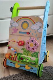 Dřevěné chodítko s aktivitou - 12