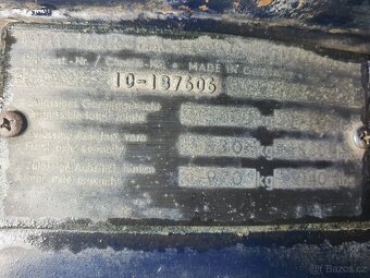 Mercedes W110 200 D, motor v chodu, z 90% kompletní - 12