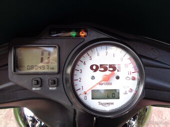 Triumph Speed Triple 955i - 12