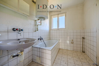 Rodinný vícegenerační dům v Bystřici, pozemek 772m2 - 12