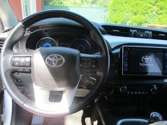 Toyota Hilux 2.4 D-4D ČR 2.MAJ hardtop - 12