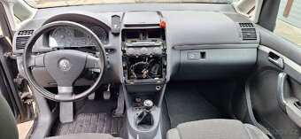 Vw Touran 2009 na dily. 1.6 benzin. - 12