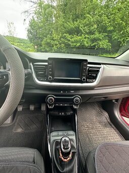 Prodám auto  KIA STONIC 2018 - 12