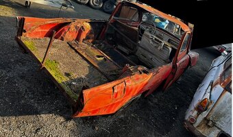 Škoda Octavia 1961 a 1969, na renovaci. Možná doprava. - 12