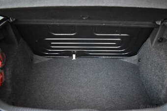 Volkswagen Polo 1.2 47kw Nová STK - 12