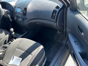 Hyundai i30 SW 1.4i 80kw, r.2012, klima, STK - 12