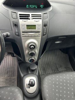 Toyota Yaris 1,3 VVT-i  64 KW r.v. 2007  automat - 12