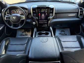 Dodge RAM 1500 5.7 V8 HEMI—2019–Laramie—kůže—velký displej— - 12