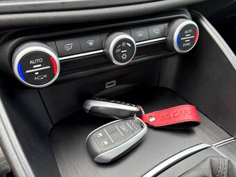 ALFA ROMEO GIULIA 2.2 JTDM //2018 132KW MANUAL SERVISKA - 12