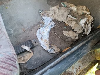 Prodám nepojízdný Mercedes-Benz W100 - 12