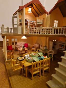 Sylvanian families dvoupatrový domeček se světly - 12