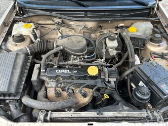 Opel Astra F 1.6 55kw - 12