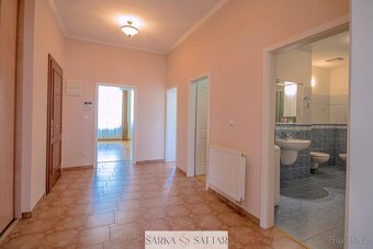 Prodej  prostorného bytu 3+1 130m2 s výhledem na Pražský hra - 12