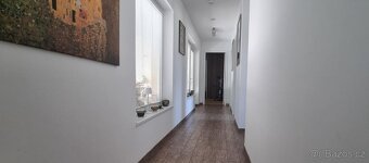 Krásný samostatně stojící dům 5kk na kraji Prahy - Podolanka - 12