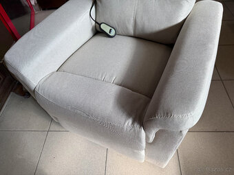 Nové relaxační polohovatelné křeslo Hovere - 12