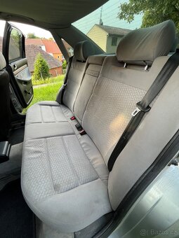 Audi A4 sedan 1995 - 12
