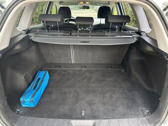Hyundai i30 CW 1.6Crdi 66kw FIFA - 12