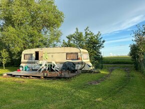 Zahrada s karavanem u Plzně - 12
