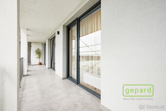 Prostorný byt 3+kk (90 m²) s velkým balkonem a parkovacím st - 12