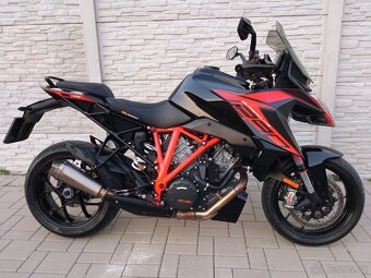 KTM 1290 SUPER DUKE GT - 12
