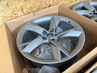 ORIGINÁLNÍ ALU KOLA AUDI A5 8T0601025F ET 32 8.5Jx19H2 - 12