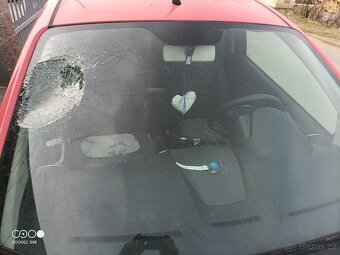 Ford KA bouraný,,lze nastartovat a popojet - 12