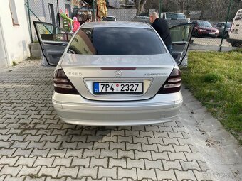 Mercedes Benz C180 - 12