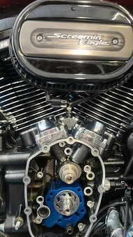 Harley Davidson Street Glide CVO FLHXSE 2017 - 12