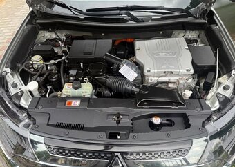 Mitsubishi Outlander 2,4 PHEV Top 4WD odpočet DPH hybridní - 12