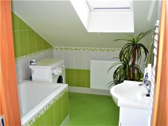 Dvougenerační RD se zahradou - 12