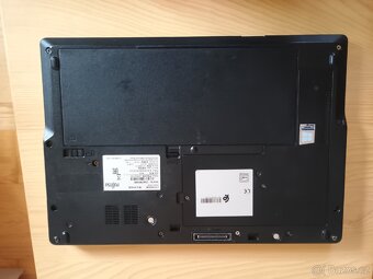 Fujitsu Lifebook E548 s dokovací stanicí - 12