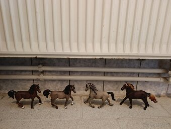 Schleich výprodej -30% 2/3 - 12